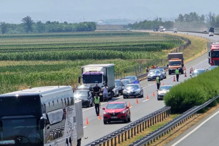 Policajac Srdić sahranjen јe danas na Novom groblju u Inđiјi: Ministar Dačić izrazio sučešće porodici