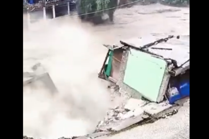 Kišne oluje pogodile Kinu: Evakuisane hiljade ljudi, ima i stradalih (VIDEO)