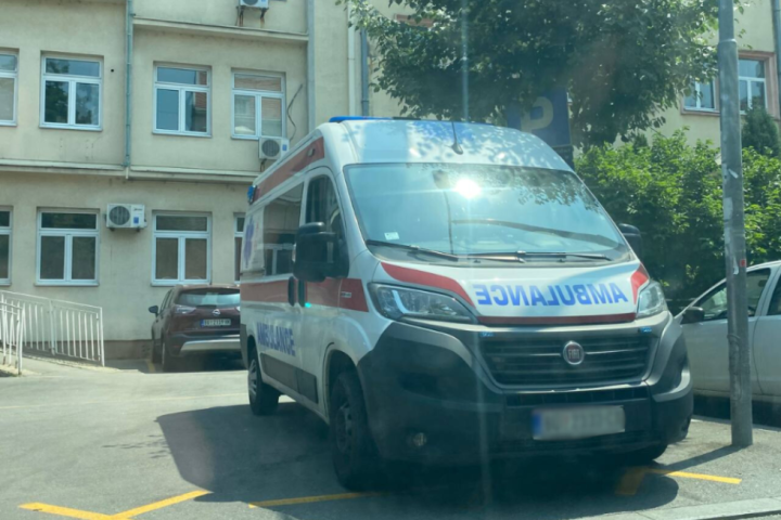Požar u Mirijevu, muškarac (45) u teškom stanju prevezen u Urgentni centar