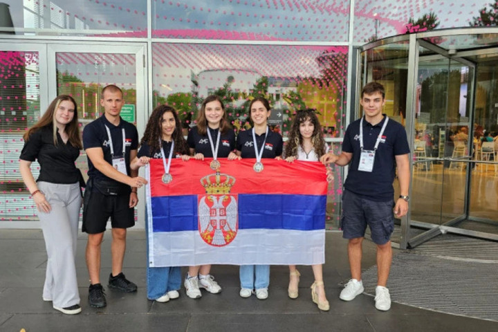 Uspeh srpskog tima na Evropskoj olimpijadi za devojke: Dve srebrne i bronzana medalja za mlade informatičarke