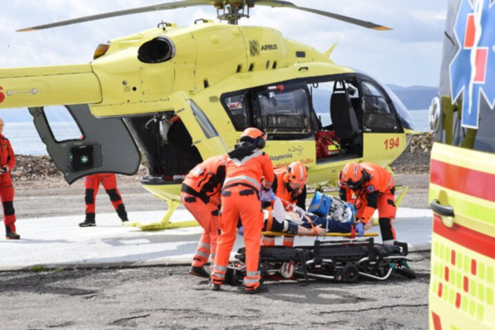 Tragedija na Jadranu: Dete palo sa vodenog tobogana i preminulo