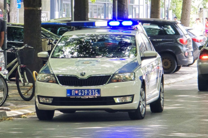 Užas u Zemun parku: Mladić pokušao da ukrade ranac devojci, a onda joj stavio nož pod grlo
