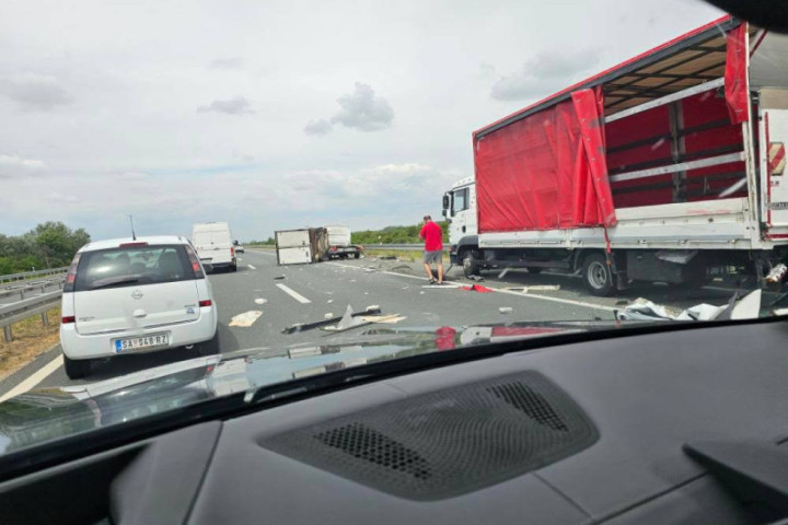 Teška saobraćajna nezgoda kod Obrenovca, stvaraju se veći zastoji