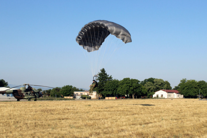 Vojska Srbije: Napredna obuka padobranaca za skokove na slobodno dejstvo