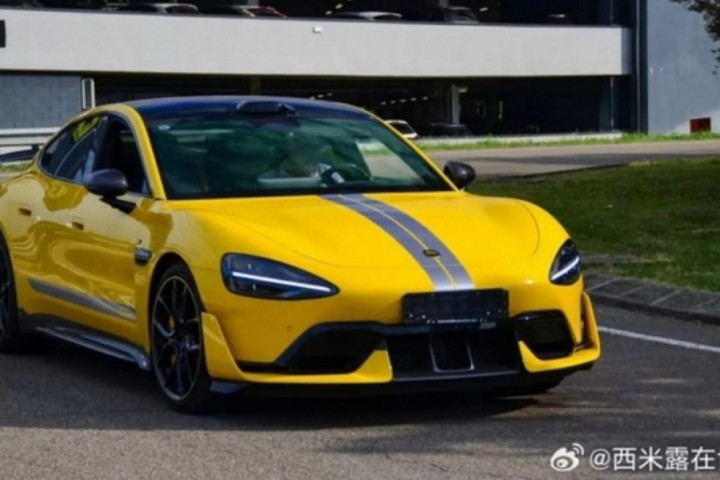 Kineski Xiaomi SU7 Ultra snimljen u sedištu Ferrarija u Maranelu