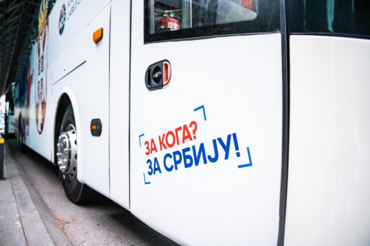 Košarkaši Srbije dobili autobus u bojama zastave za Eurobasket