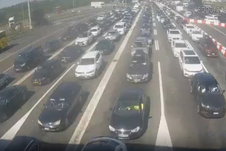 Neviđeni kolaps na granicama: Na jednoj se se čeka satima, AMSS upozorio