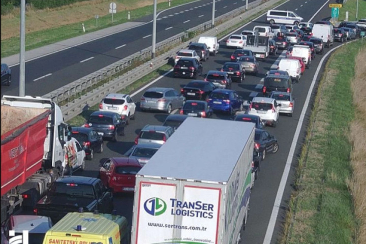 Lančani sudar na auto-putu kod Zagreba, saobraćaj preusmeren: Jedna osoba poginula, četvoro povređeno
