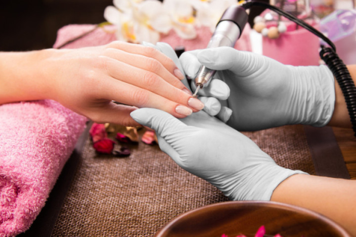 Dermatolog: U salonima lepote izbegavati i preparate koji imaju oznaku HEMA