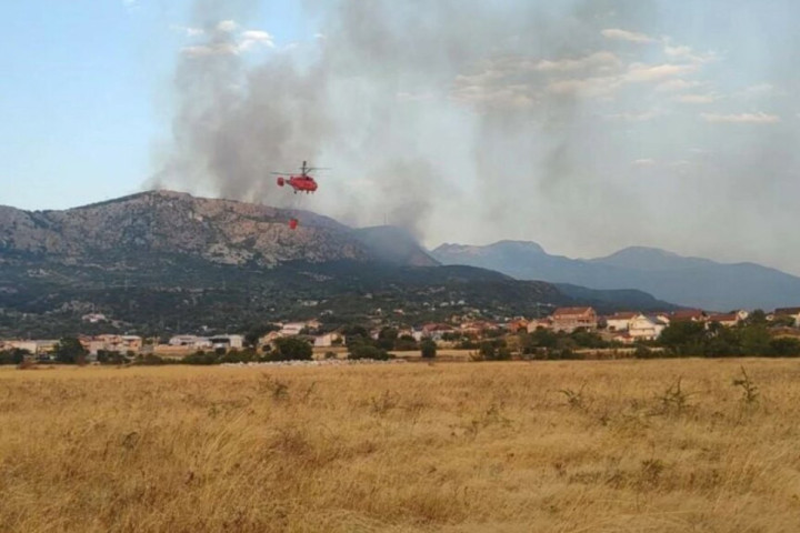 Maloletnik osumnjičen da je izazvao požar u mestu Bezjovo u Kučima