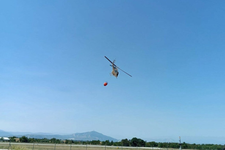 Požar u selima Sibnica i Rekovac kod Jagodine gase i dva helikoptera MUP-a Srbije