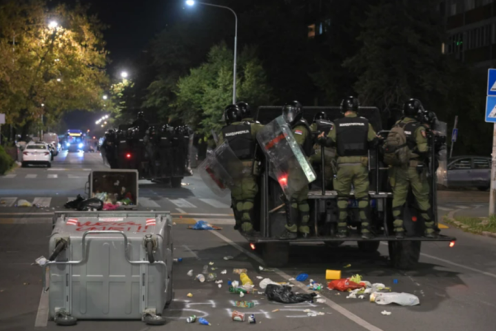 Uhapšen tviteraš Marko M. (Kristal Met Dejmon): Sumnja se da je napao policiju na protestima u Beogradu