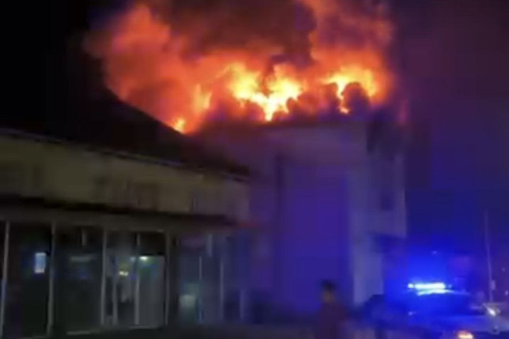 Požar u kineskom tržnom centru u Petrovcu na Mlavi: Vatrogasci i policija na licu mestra