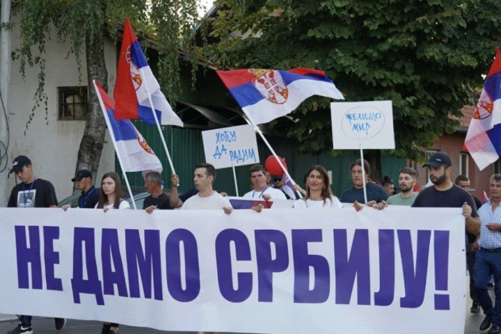 U više od 70 mesta u Srbiji održavaju se okupljanja građana "protiv blokada", pristalice SNS dočekali Vučića na Ubu