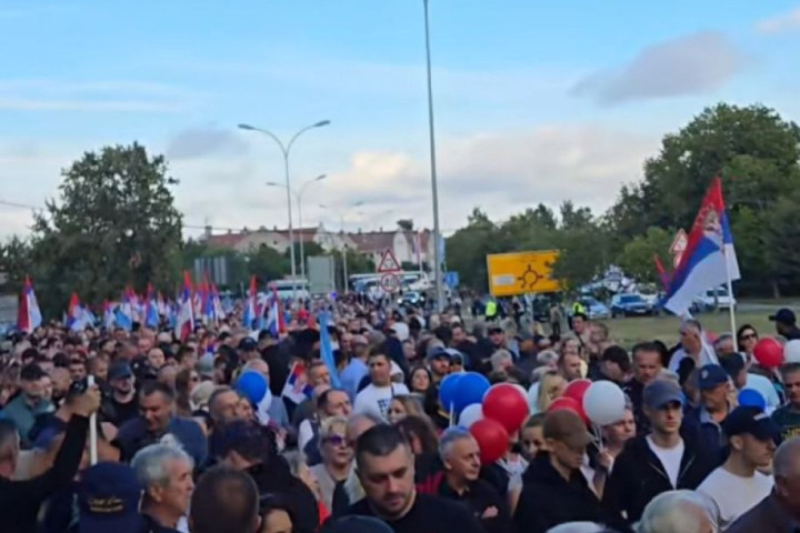 U 18:30 počeli skupovi SNS na 100 lokacija u Srbiji