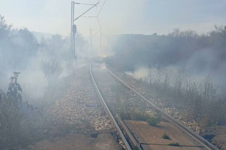 Požar kraj pruge u Brusniku zaustavio vozove između Zaječara i Negotina