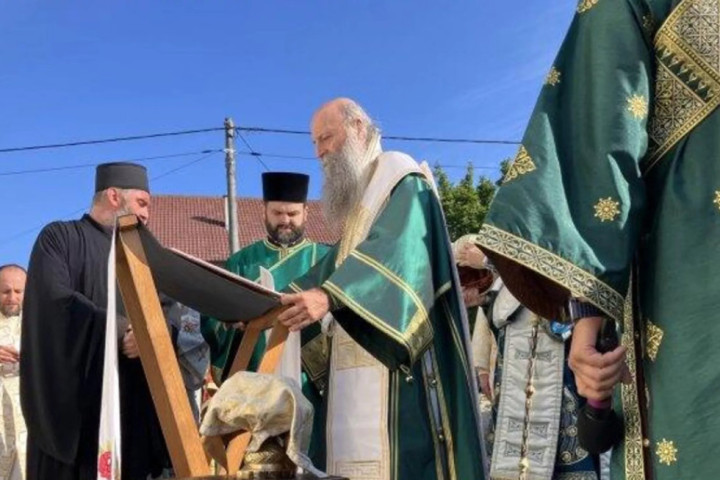 Patrijarh Porfirije služio liturgiju u obnovljenom hramu Svete Trojice u Pakracu