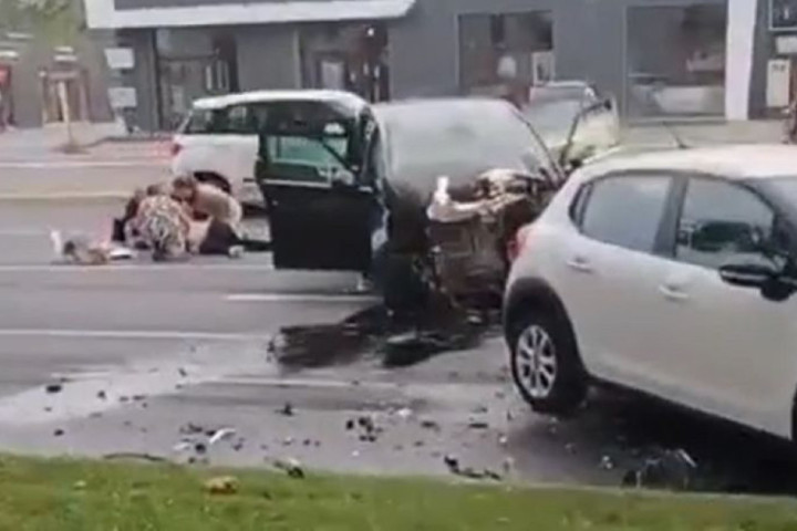 SAOBRAĆAJNA NEZGODA NA KARABURMI: Stvaraju se ogromne gužve, više lica povređeno