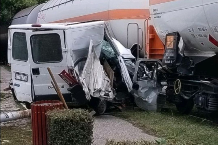 Saobraćajna nezgoda u Smederevu: Voz sa tečnim naftnim gasom naleteo na kombi