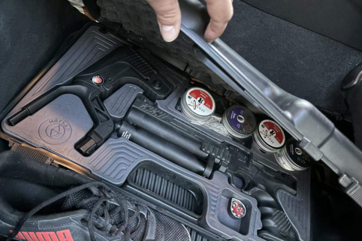 Na graničnom prelazu Preševo carinici pronašli gasne pištolje i municiju ispod sedišta automobila
