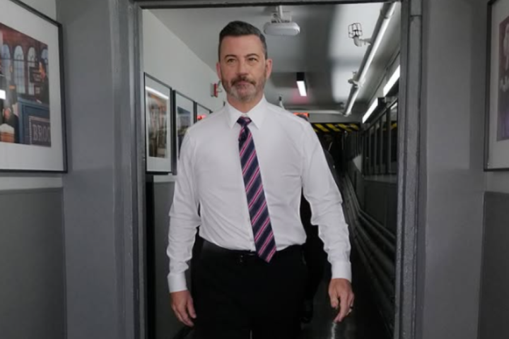 Voditelj Džimi Kimel vraćen u emisiju koja je bila skinuta sa programa zbog komentara o Čarliju Kirku