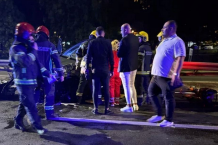 Pevač Darko Lazić i njegova supruga teško povređeni u stravičnoj nezgodi kod Geneksa, vatrogasci sekli vozilo