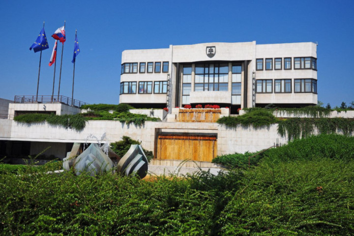 Slovački parlament usvojio ustavni amandman koji definiše postojanje samo dva pola