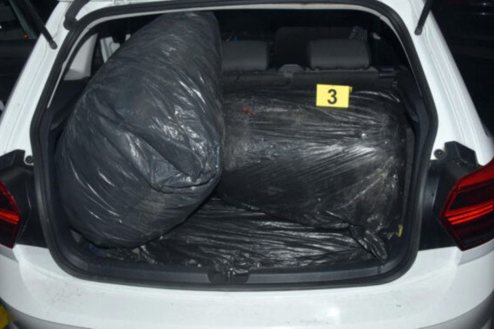 U akciji policije na autoputu zaplenjeno 85 kilograma marihuane, uhapšena dva lica