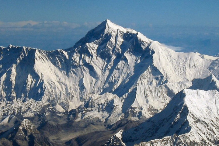 Stotine planinara zarobljeno na padinama Mont Everesta