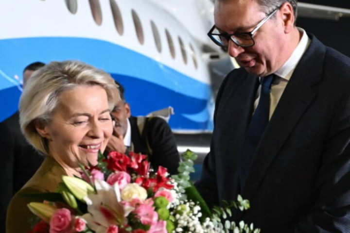 Vučić dočekao Ursulu fon der Lajen na aerodromu u Beogradu