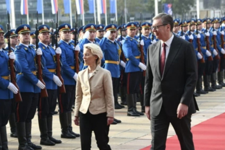 Vučić dočekao Ursulu fon der Lajen ispred Palate Srbije, počeo tet-a-tet sastanak 
