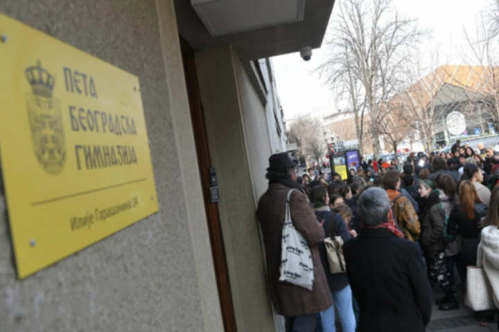 Peta beogradska gimnazija peti dan u blokadi: Očekuje se raspisivanje konkursa za direktora i početak nastave