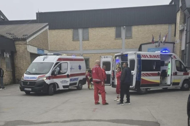 NOVE INFORMACIJE: 12 osoba u teškom stanju nakon tragedije u Sremskoj Mitrovici, policija obezbeđuje ulaz u bolnicu