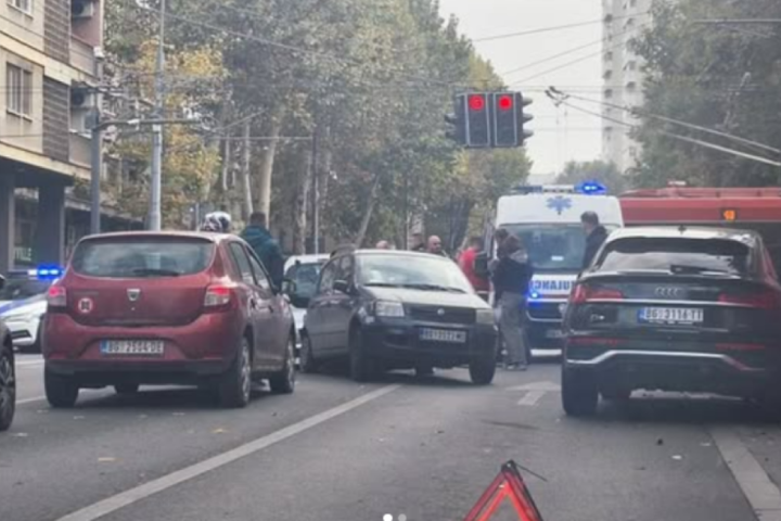 Nezgoda u Takovskoj, ne idu trole i tramvaji, hitna zbrinjava povređene