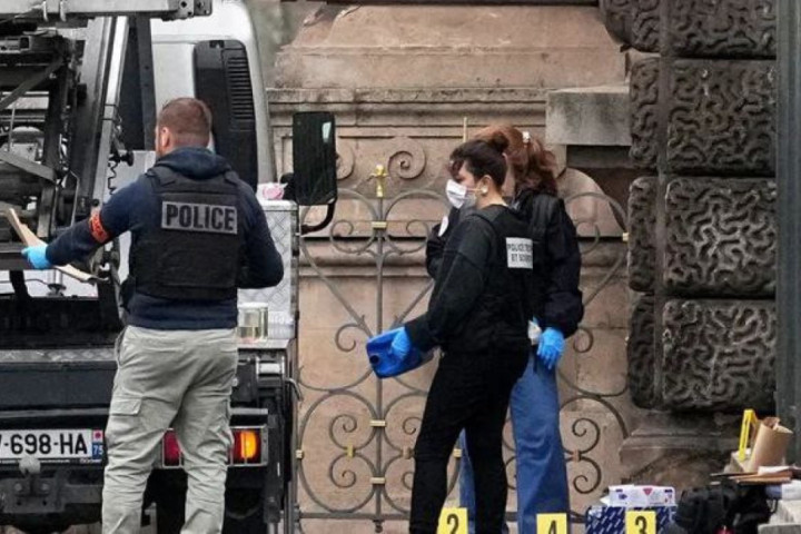 Vanredna situacija u Parizu nakon pljačke Luvra, maskiranih napadača odneli krunu carice Eugenije