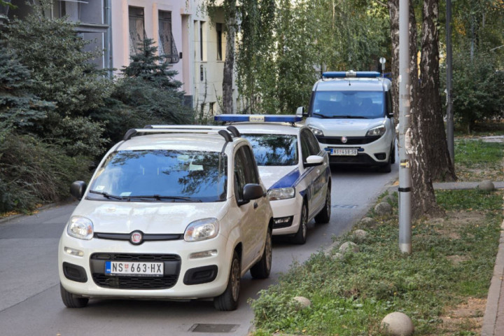 Oglasila se hitna pomoć o pronalasku mrtve bebe u Novom Sadu
