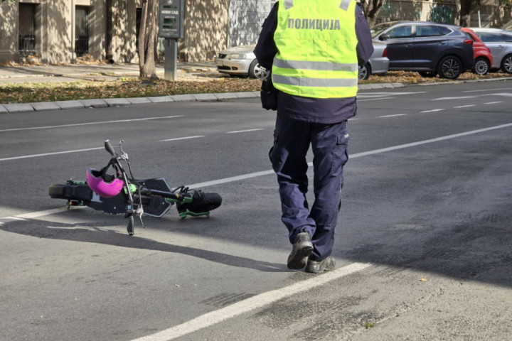 Devojka oborena na električnom trotinetu u Novom Sadu