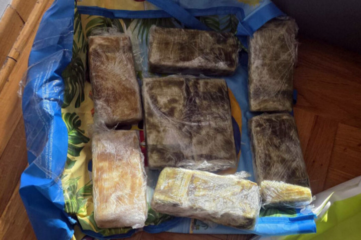 Zaplenjen heroin vredan 200.000 evra: Policija uhapsila osumnjičenog, u automobilu mu nađeno 5,5 kg heroina
