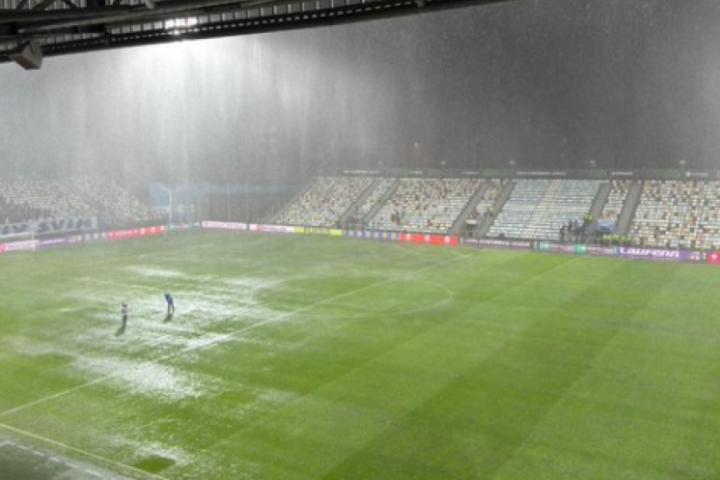 Haos u Hrvatskoj, prekinut meč Rijeka - Sparta Prag u Ligi konferencija!