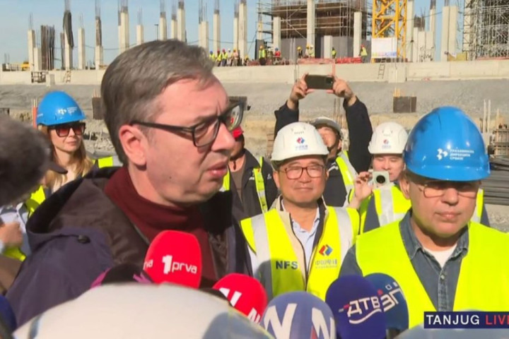 Vučić u obilasku gradilišta Nacionalnog stadiona