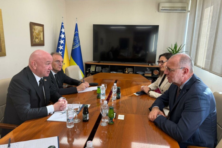 Ministar Popović u Tuzli izrazio saučešće i ponudio pomoć Srbije povodom tragedije