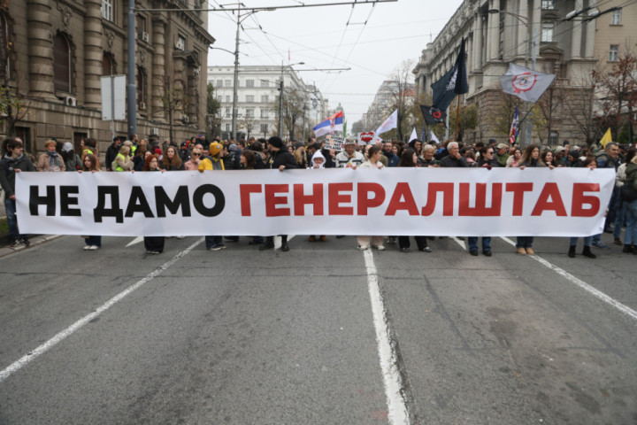 U 11 časova počeo protest protiv rušenja Generalštaba