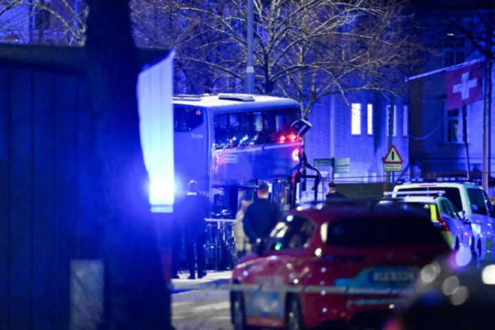 Tragedija u Stokholmu: Šest osoba stradalo kada je autobus uleteo u stajalište