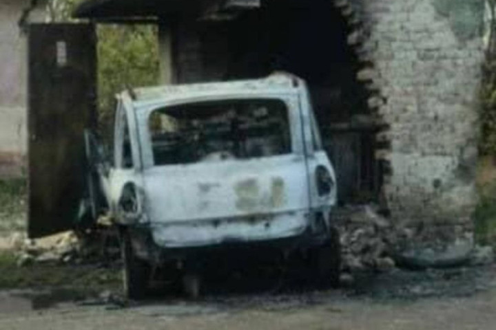 Teška nezgoda u Novom Miloševu: Automobil sleteo sa puta i udario u trafo stanicu, poginuo vozač
