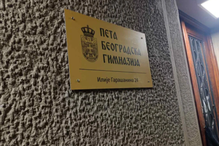 Roditelji đaka Pete gimnazije traže njihov povratak u matičnu školu, uprkos predlogu Ministarstva da se nastava izmesti