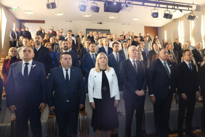 Banjaluka: Počela svečanost povodom uručenja počasnog doktorata Peteru Sijartu