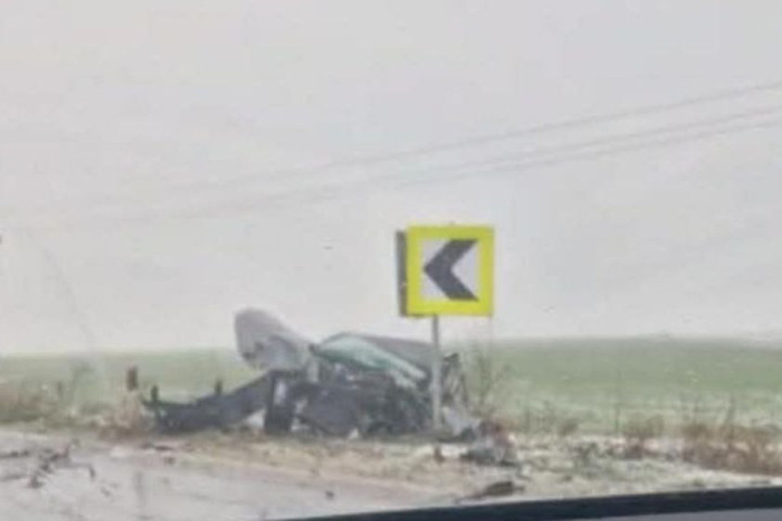 Dve osobe poginule, jedna povređena u sudaru kombija i automobila kod Laćarka