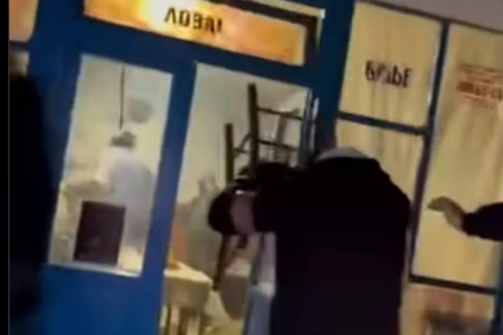 SUKOBI U MIONICI: U Rajkoviću opšta tuča u kafani, napeto i u Sečnju i Negotinu, jake snage policije na terenu (VIDEO)