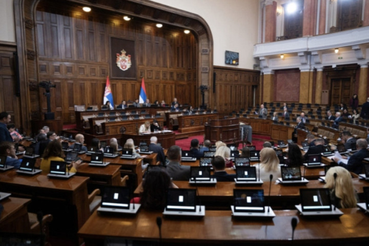 Poslanici Skupštine Srbije nastavili raspravu o amandmanima na predložene zakone, na dnevnom redu 57 tačaka