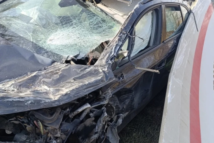 Još jedna teška nezgoda kod Maradika, automobil smrksan u direktnom sudaru sa kamionom